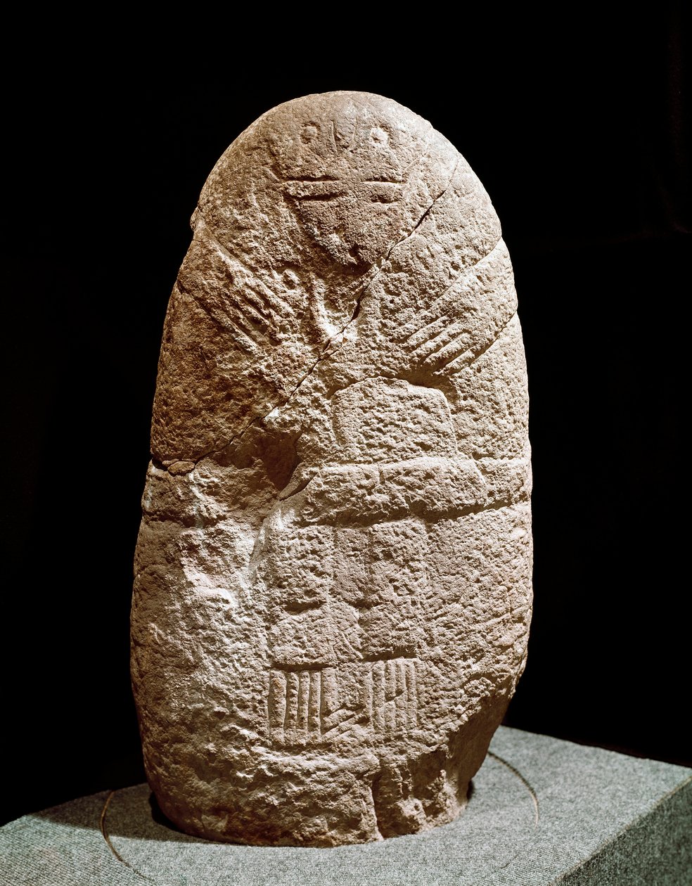 Forhistorie: statuett menhir. Steinalder, neolitikum. Saint Germain en Laye, Museum of National Antiquities av Prehistoric Prehistoric