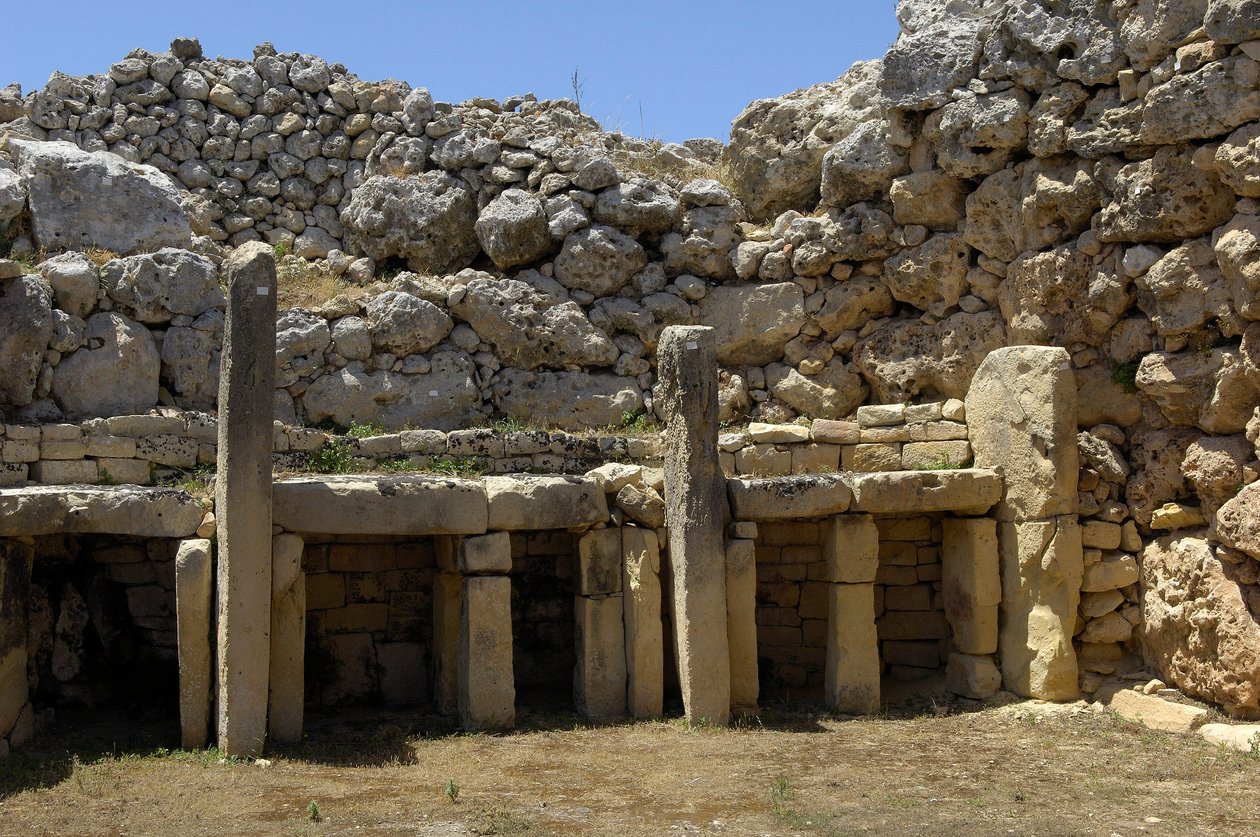 Forhistorie: utsikt over det megalittiske tempelet til Ggantija, datert fra yngre steinalder (3500-2600 f.Kr.), øya Gozo, Malta (bilde) av Prehistoric Prehistoric