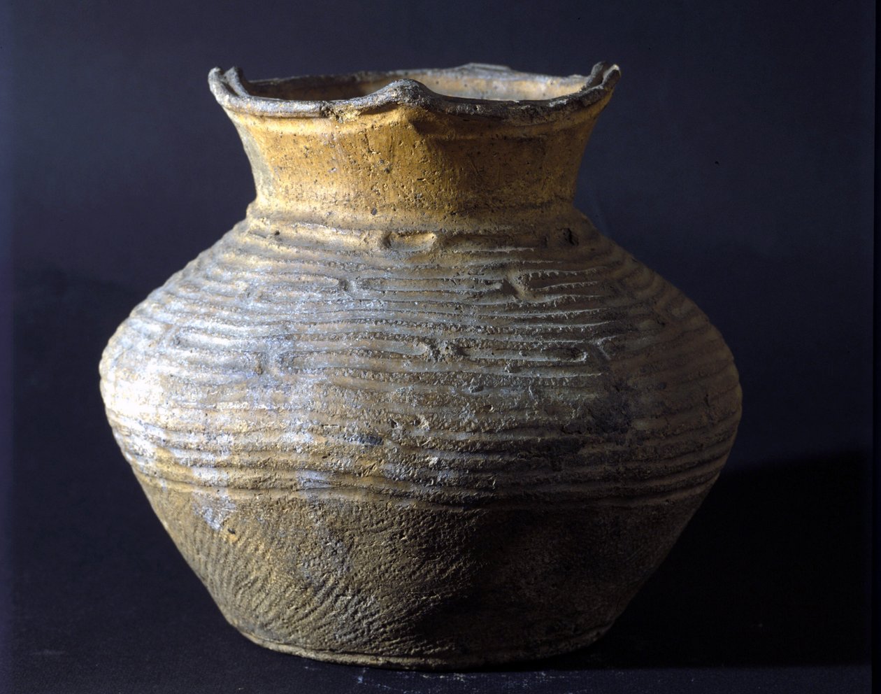 Terrakottakrukke fra Jomon-perioden (forhistorie i Japan). Roma, Nasjonalmuseet for orientalsk kunst. av Prehistoric Prehistoric