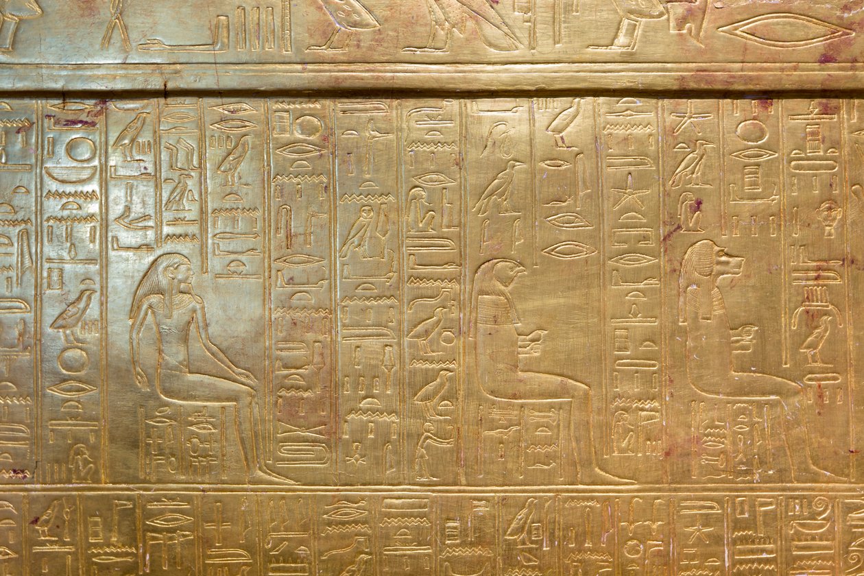 Den ytre gyldne helligdommen til Tutankhamons gravkammer, Egyptisk museum, Kairo, Egypt av Prehistoric Prehistoric