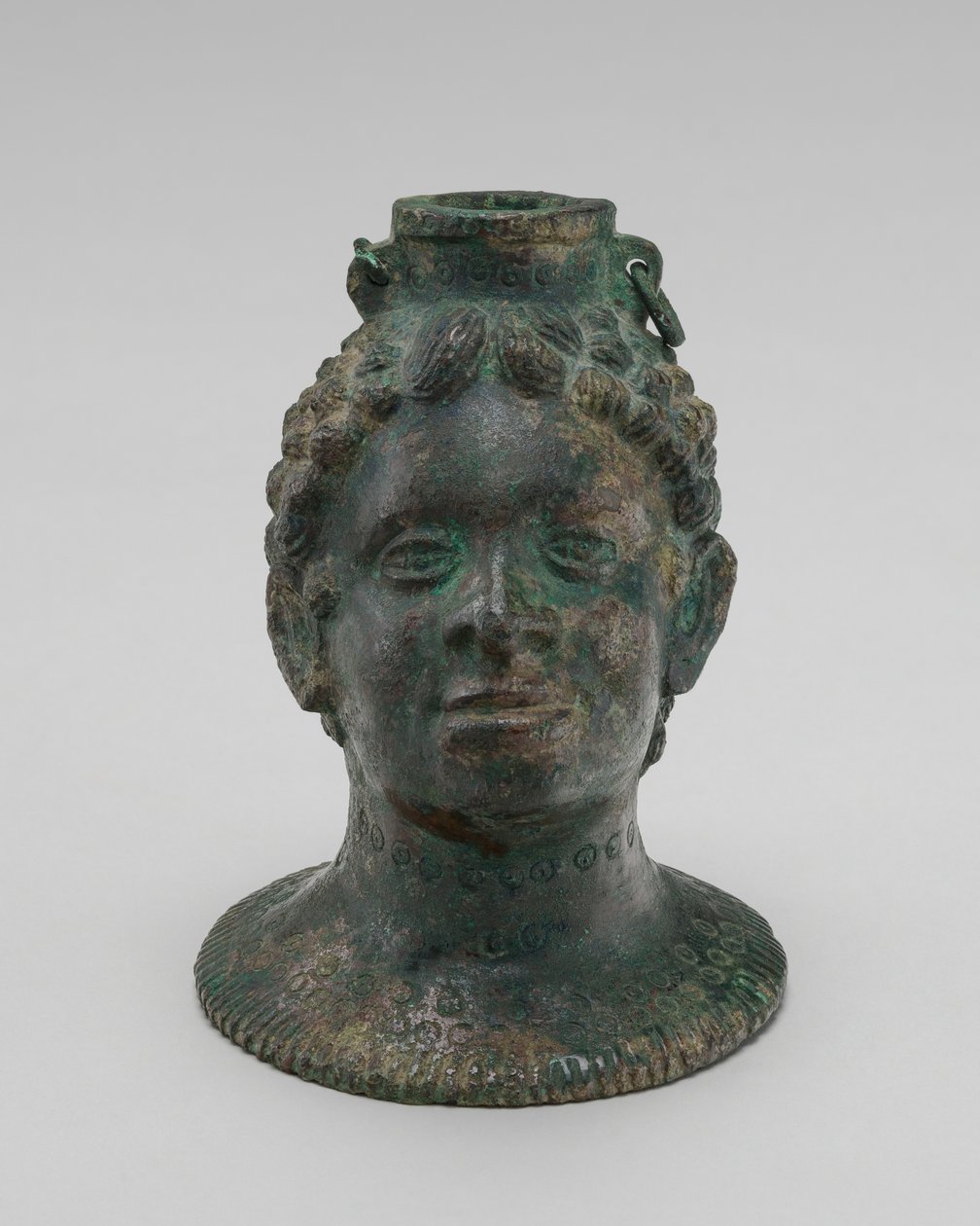 Beholder i form av et afrikansk hode av Probably Etruscan