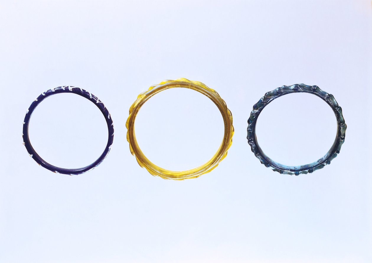 Tre armbånd, fra Mathay-Mandeure, 2.-1. århundre f.Kr. (glass og emalje) av Protohistoric