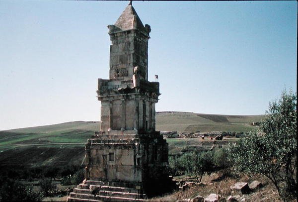 Monument kjent som Mausoleum of Atban (bilde) av Punic