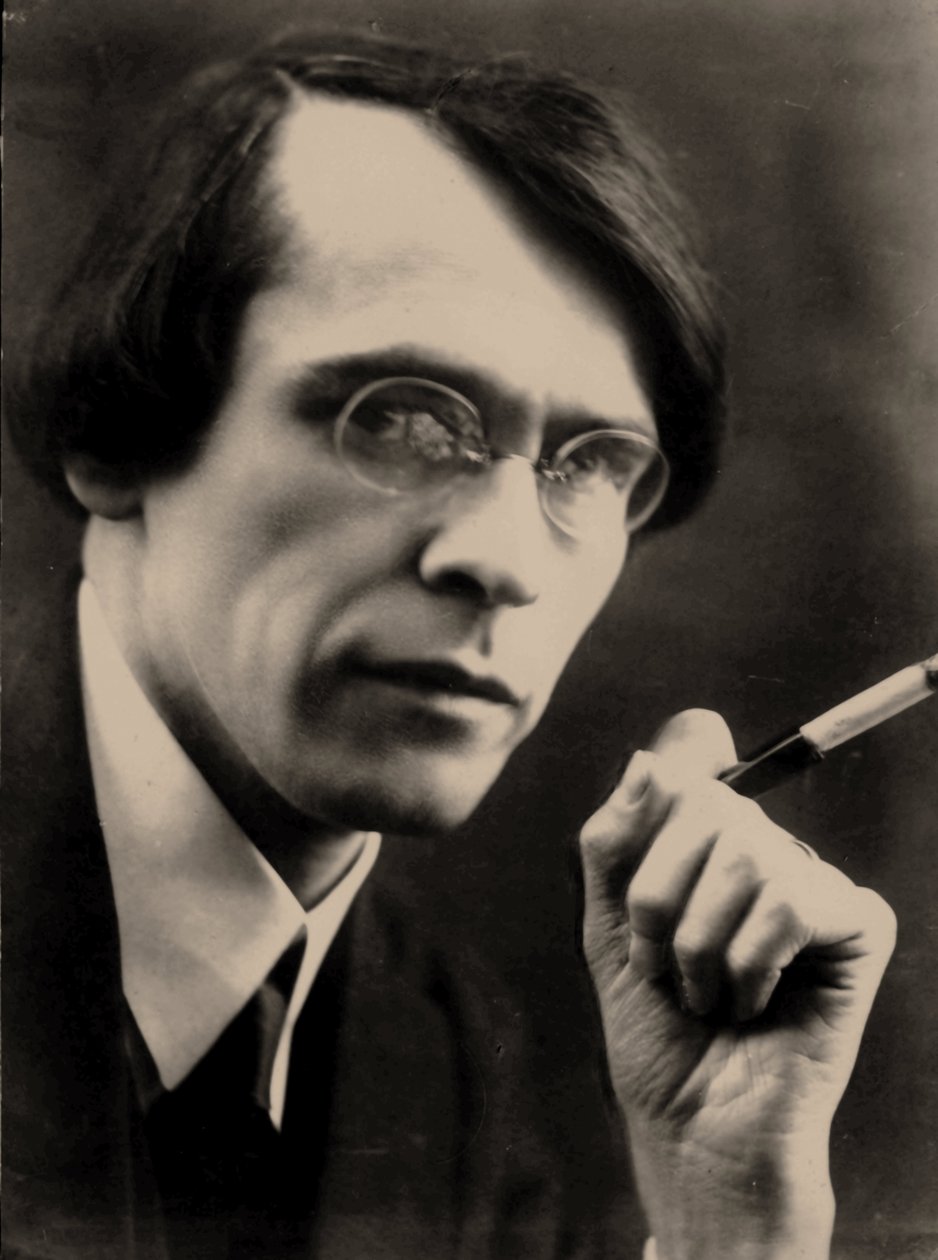 Vladislav Khodassevitch - Portrett av poeten Vladislav Khodasevich (1886-1939), av Shumov, Pyotr Ivanovich (1872-1936). Fotograf, slutten av 1920-tallet. Privat samling av Pyotr Ivanovich Shumov