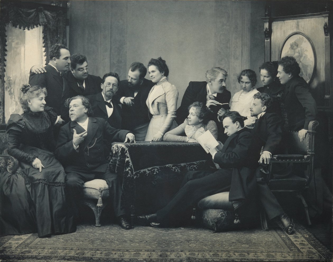 Anton Tsjekhov mellom skuespillerne i stykket Måken, 1899 av Pyotr Petrovich Pavlov