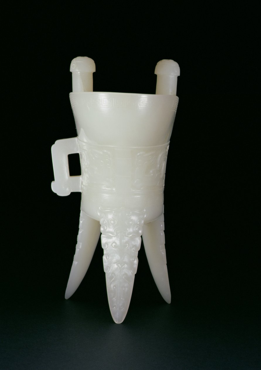 Imperial Libation Vessel of Bronze Jue Form, Qianlong Period (1736-95) (jade) (se også 241153) av Qing Dynasty Chinese School