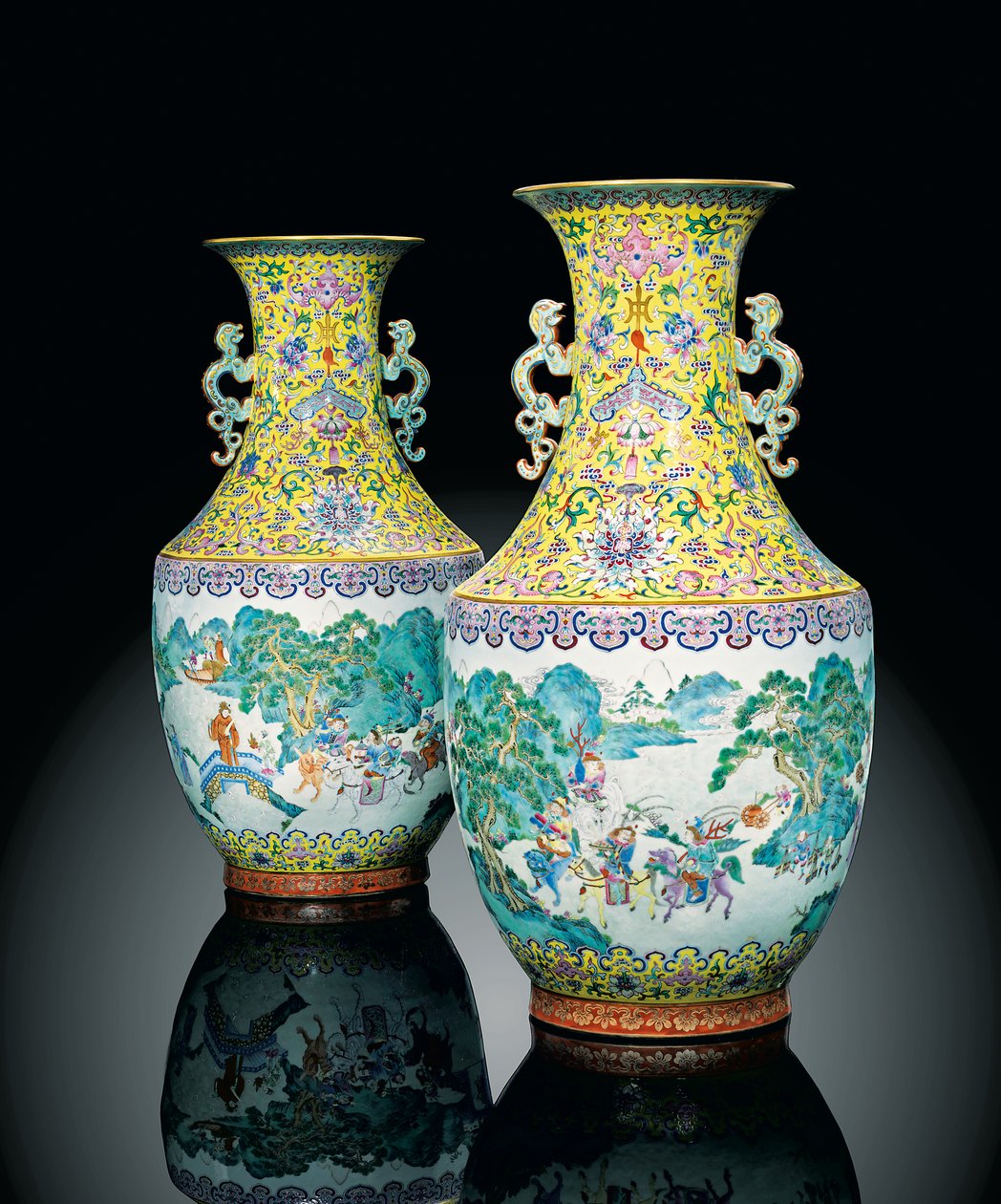 Et par Imperial Famille Rose vaser (keramikk) av Qing Dynasty   Jiaqing Period Chinese School