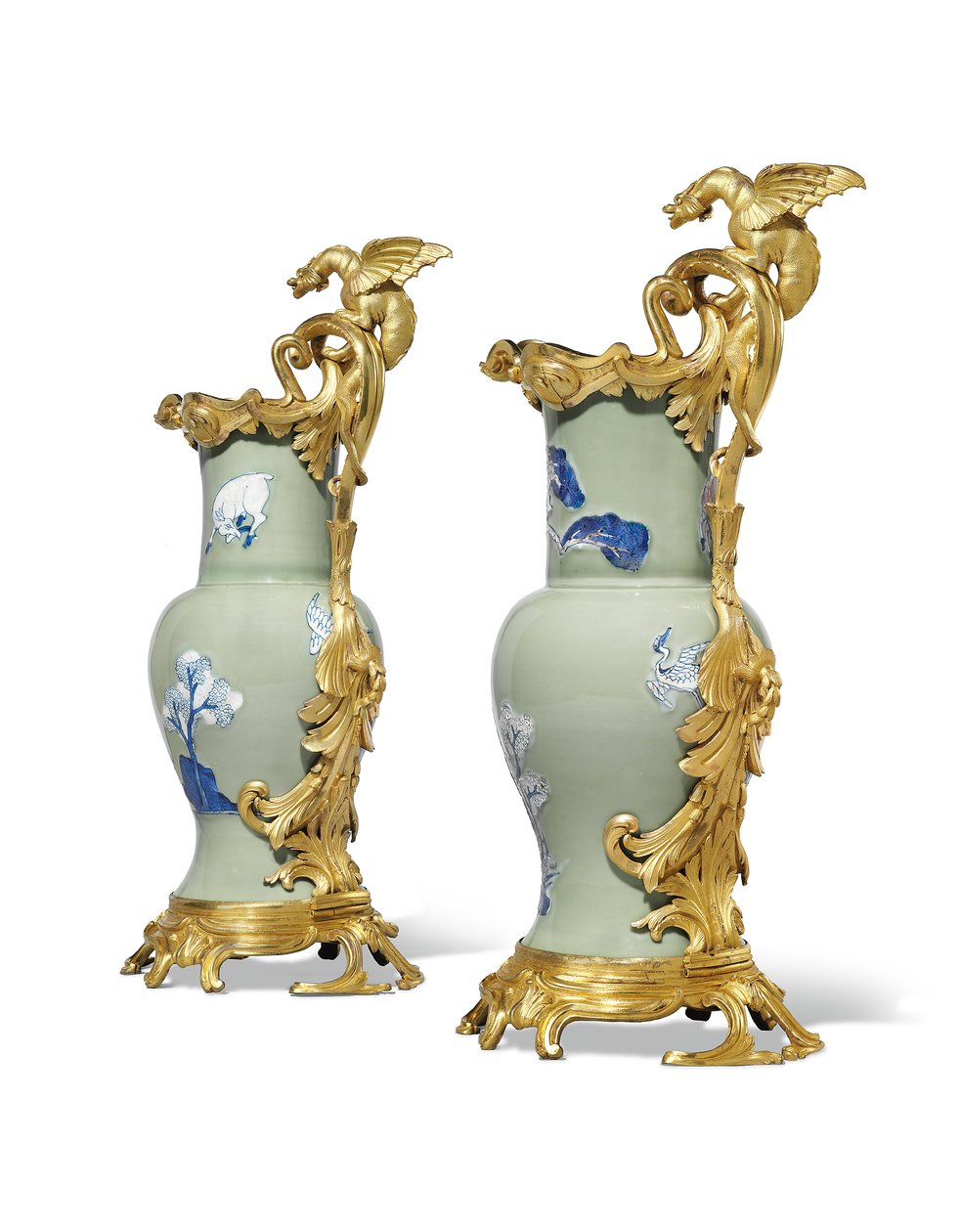 Et par Ludvig XV ewers, porselen 1662-1722, fester ca. 1745-49 (ormolu-montert porselen) av Qing Dynasty   Kangxi Period Chinese School