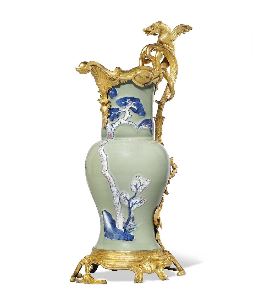 En av et par Louis XV ewers, porselen 1662-1722, fester ca. 1745-49 (ormolu-montert porselen) av Qing Dynasty   Kangxi Period Chinese School