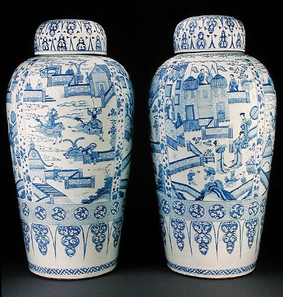 Et par blå og hvite soldatvaser, ca. 1700 (porselen) av Qing Dynasty Chinese School