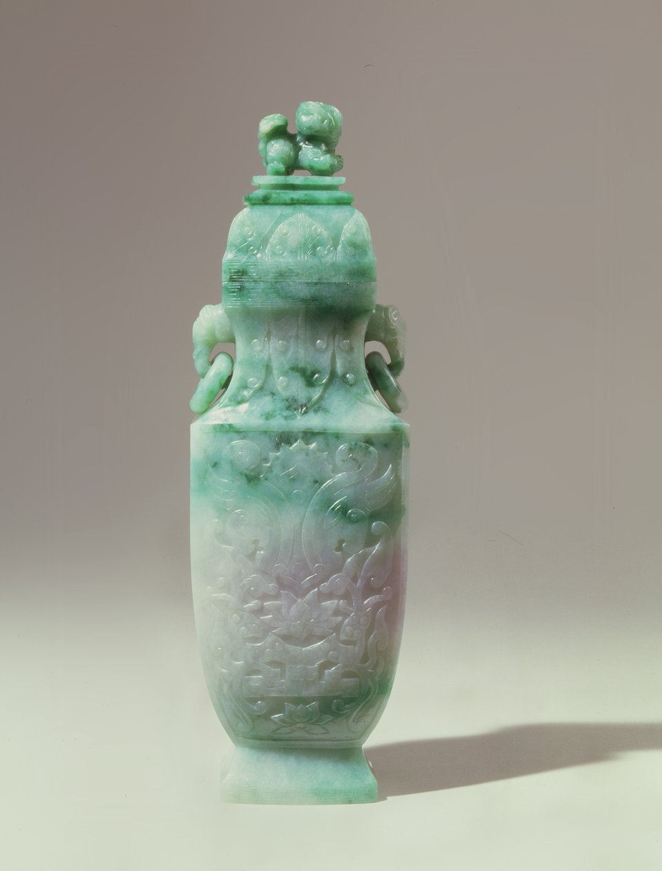 Balustervase og kuppelformet deksel, sent Qing-dynastiet (smaragd og hvit jade) av Qing Dynasty Chinese School
