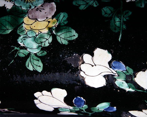 Stor Famille Noire Yen Yen Vase, Kangxi-perioden (1662-1722) (porselen) (detalj av 272191) av Qing Dynasty Chinese School