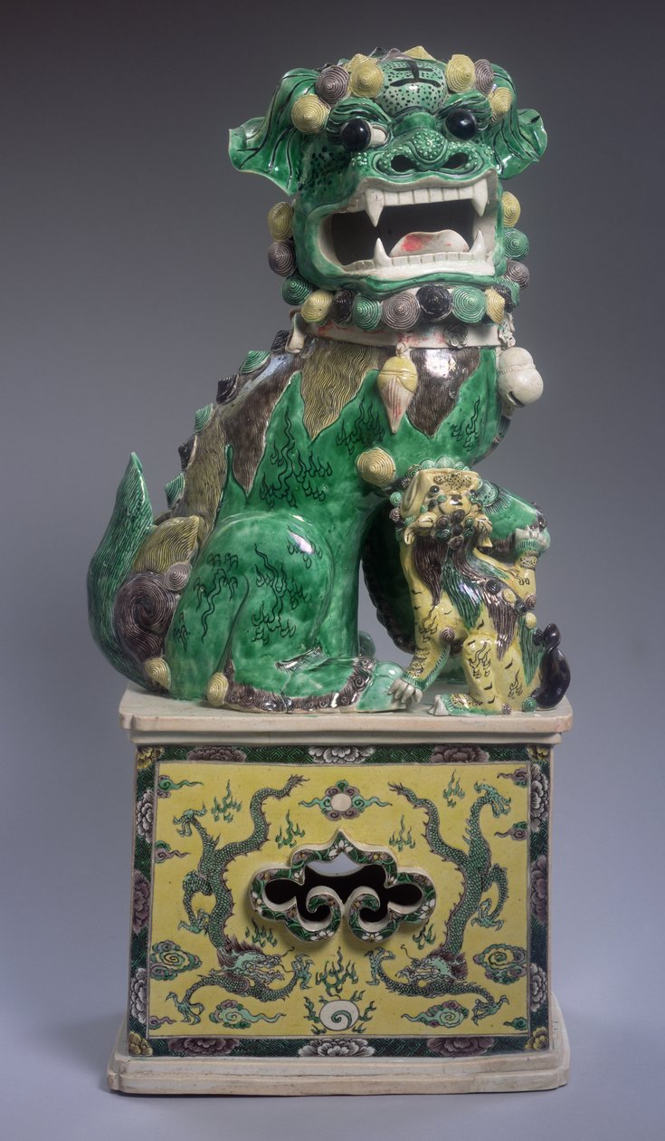 Stor Famille Verte buddhistisk løve og unge, Kangxi-perioden (1662-1722) (porselen) av Qing Dynasty Chinese School
