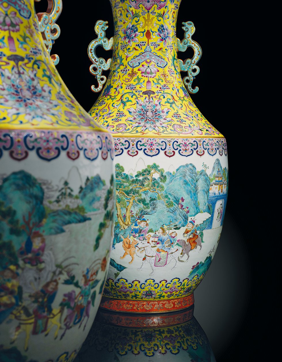 Et par Imperial Famille Rose vaser (keramikk) av Qing Dynasty   Jiaqing Period Chinese School
