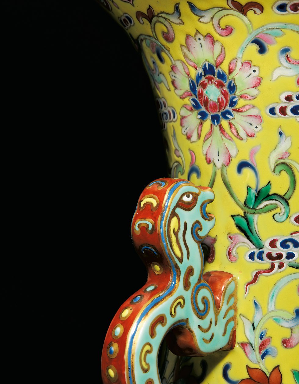 Detalj fra en av et par Imperial Famille Rose Vases (keramikk) av Qing Dynasty   Jiaqing Period Chinese School