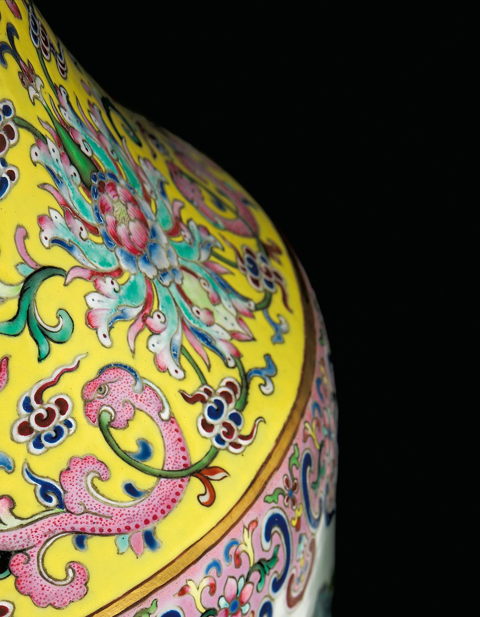 Detalj fra en av et par Imperial Famille Rose Vases (keramikk) av Qing Dynasty   Jiaqing Period Chinese School