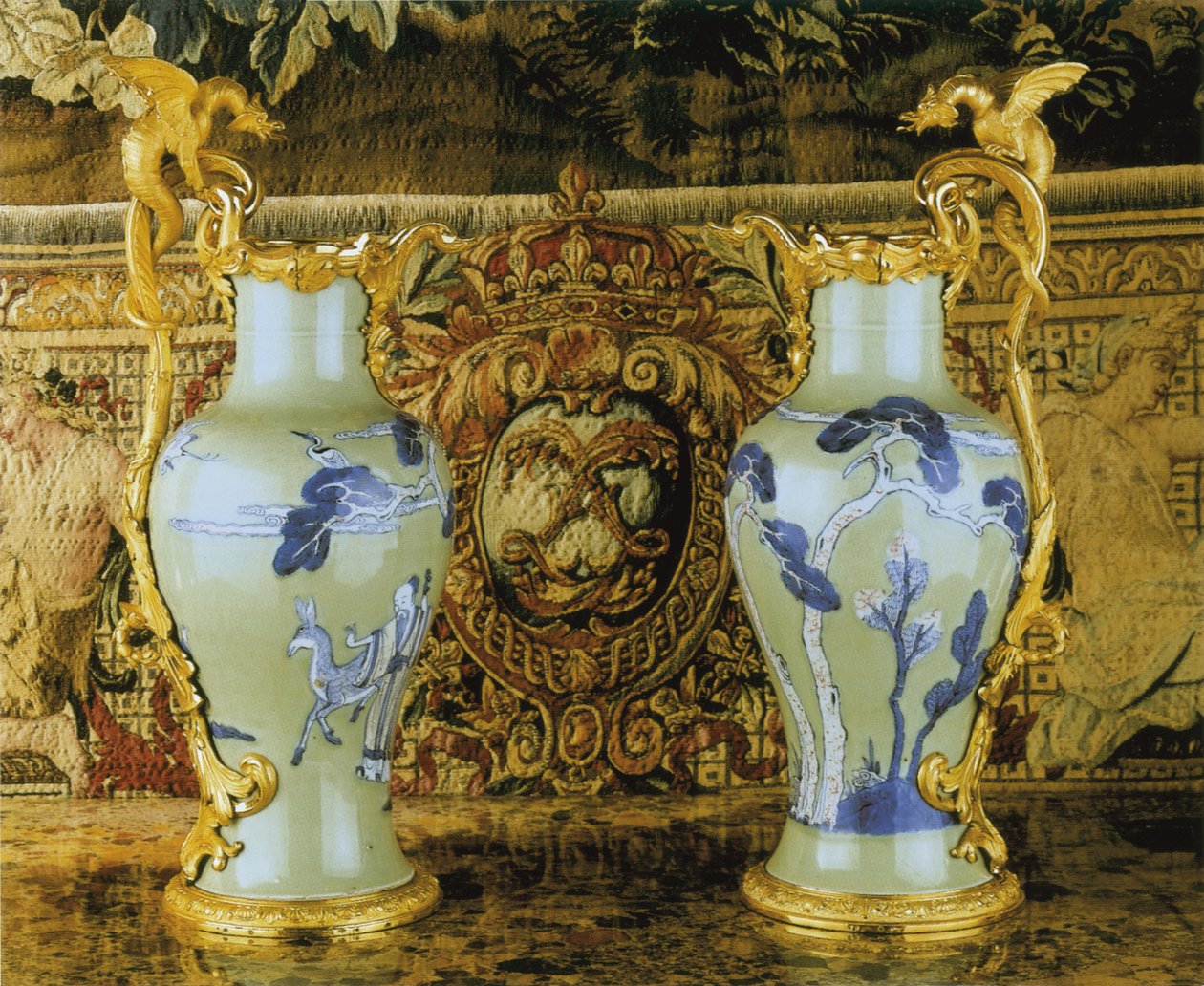 Et par Ludvig XV ewers, porselen 1662-1722, fester ca. 1745-49 (ormolu-montert porselen) av Qing Dynasty   Kangxi Period Chinese School