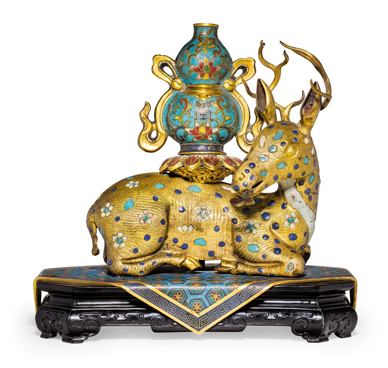 Et par liggende hjort (forgylt kobber og cloisonné emalje) av Qing Dynasty   Qianlong Period Chinese