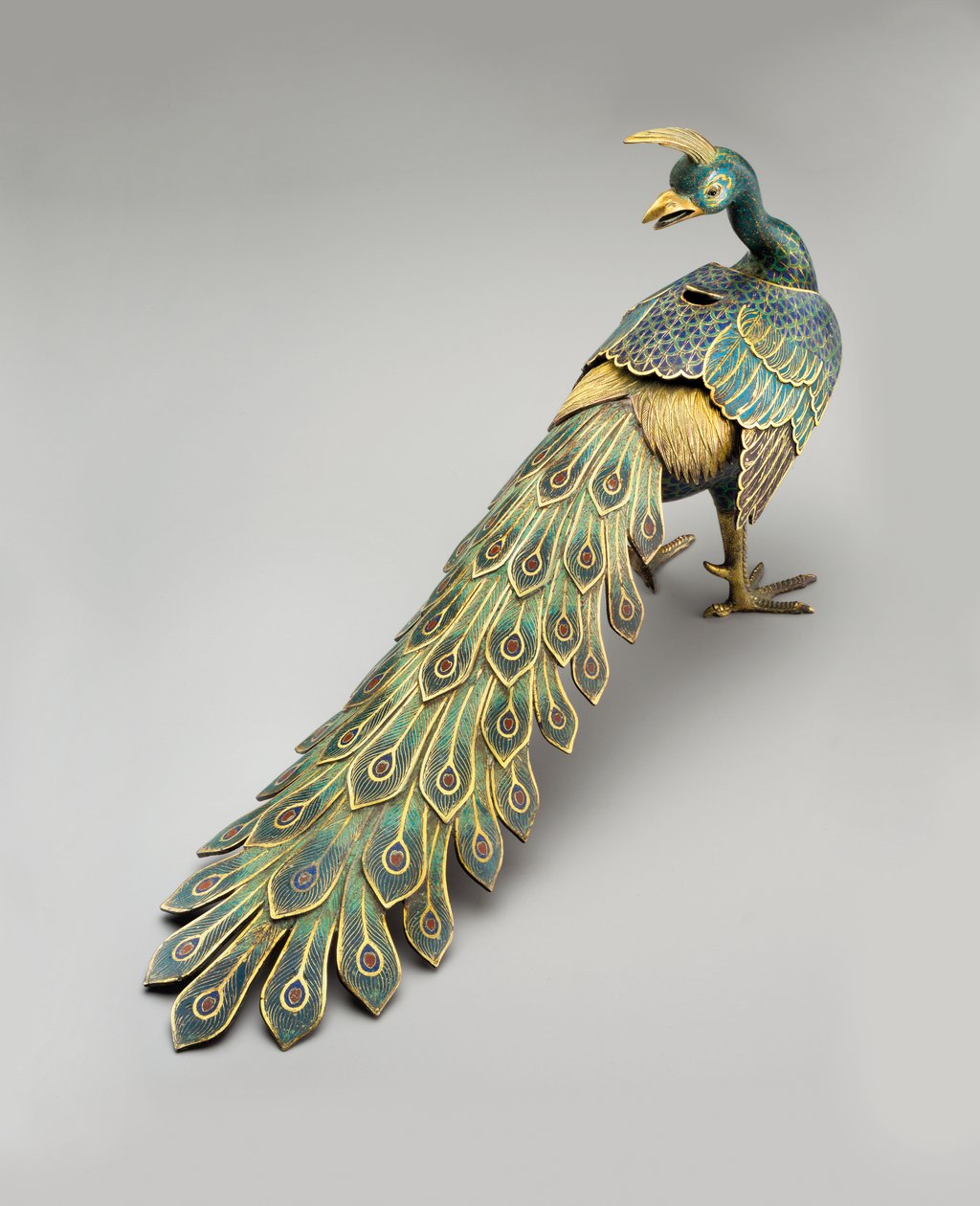 Cloisonne røkelsekar i form av påfugl av Qing Dynasty   Qianlong Period Chinese School