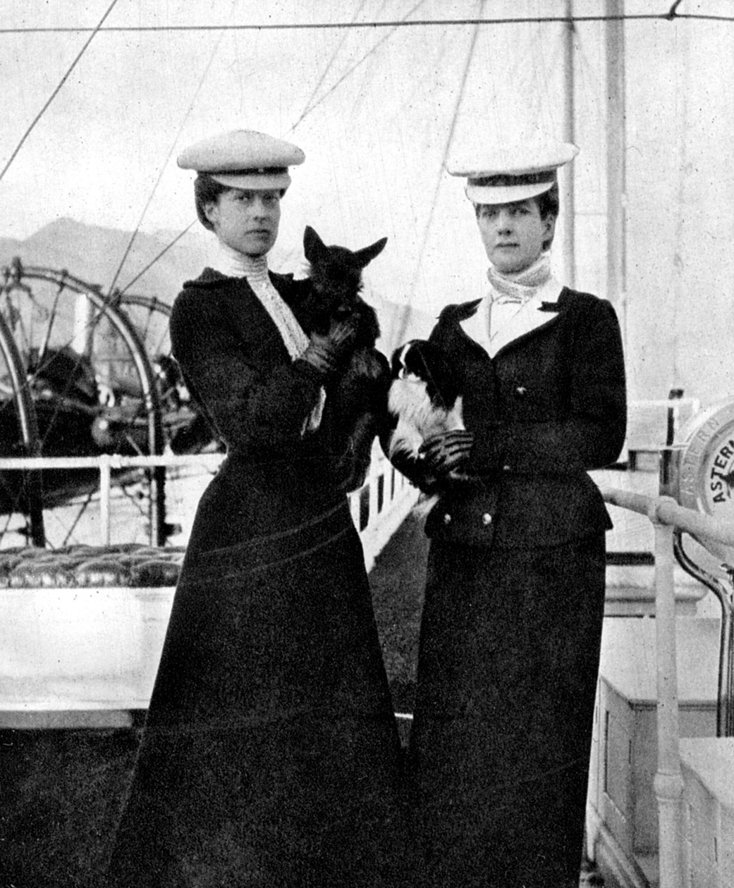 Dronning Alexandra 1844-1925 med datteren prinsesse Victoria 1868-1935. 1908. av Queen Alexandra
