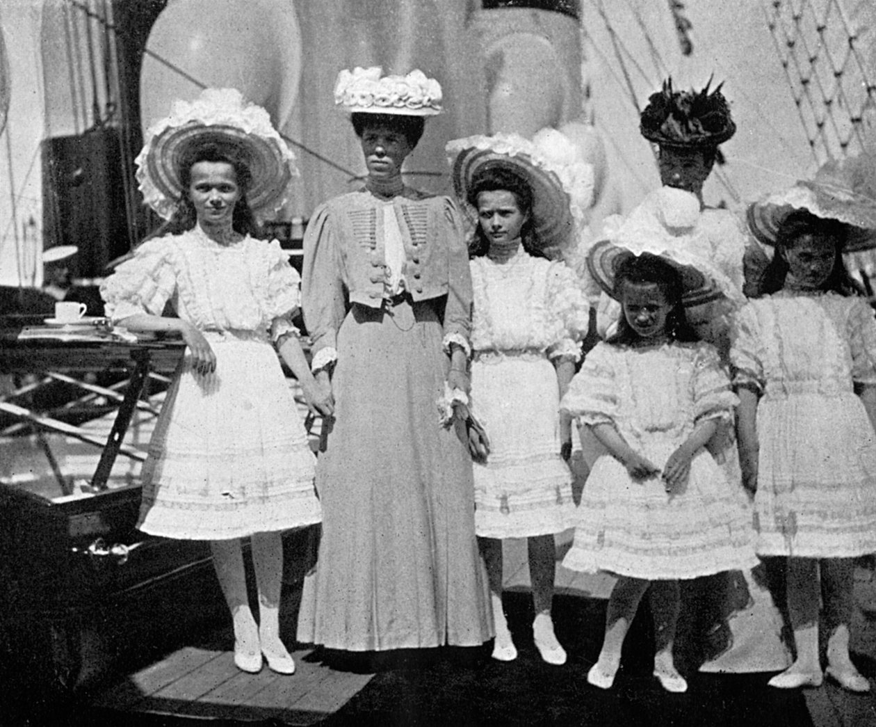 Moren, søsteren og barna til tsar Nicholas II 1868-1918 av Russland, 1908. av Queen Alexandra