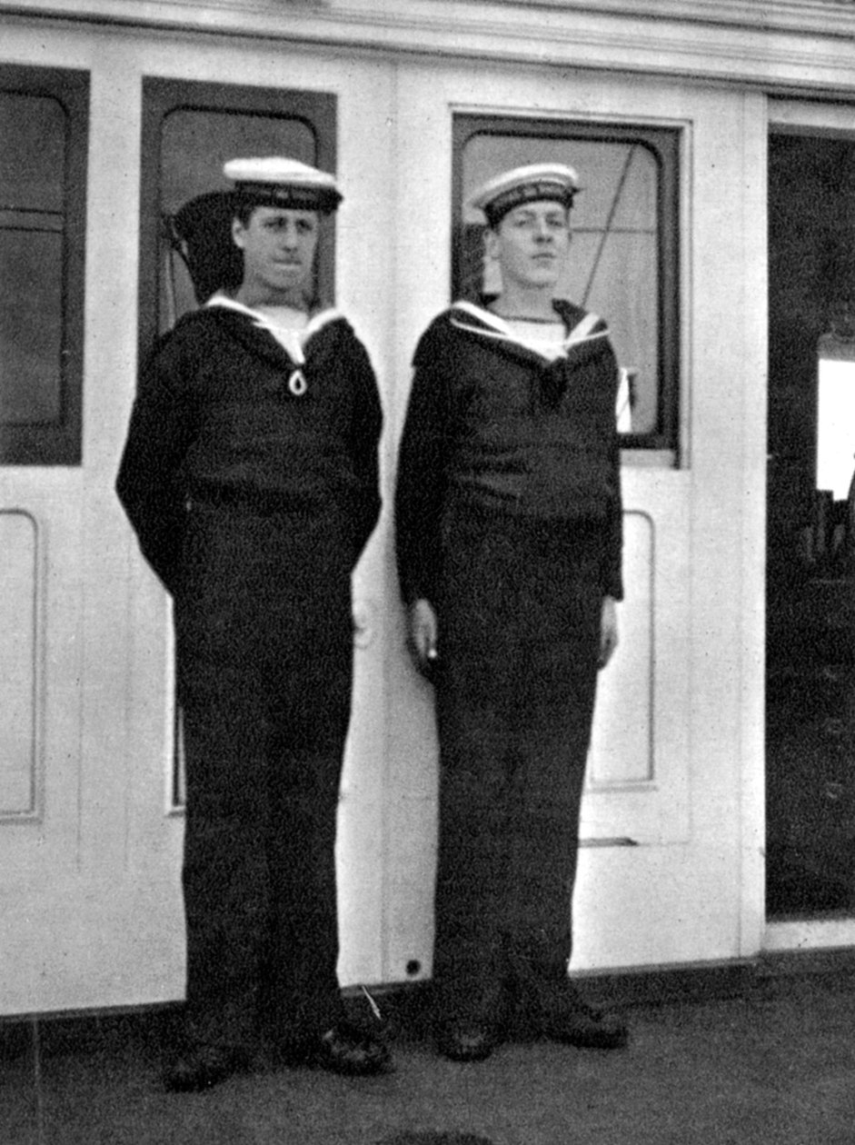 To skipsgutter på den kongelige yachten Victoria og Albert III, 1908. av Queen Alexandra
