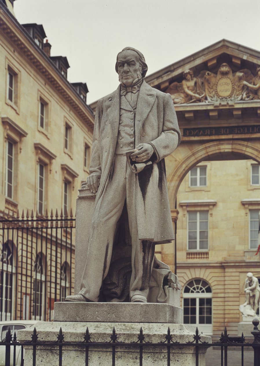 Statue av Claude Bernard (1813-78) utenfor College de France av R. Coudegues