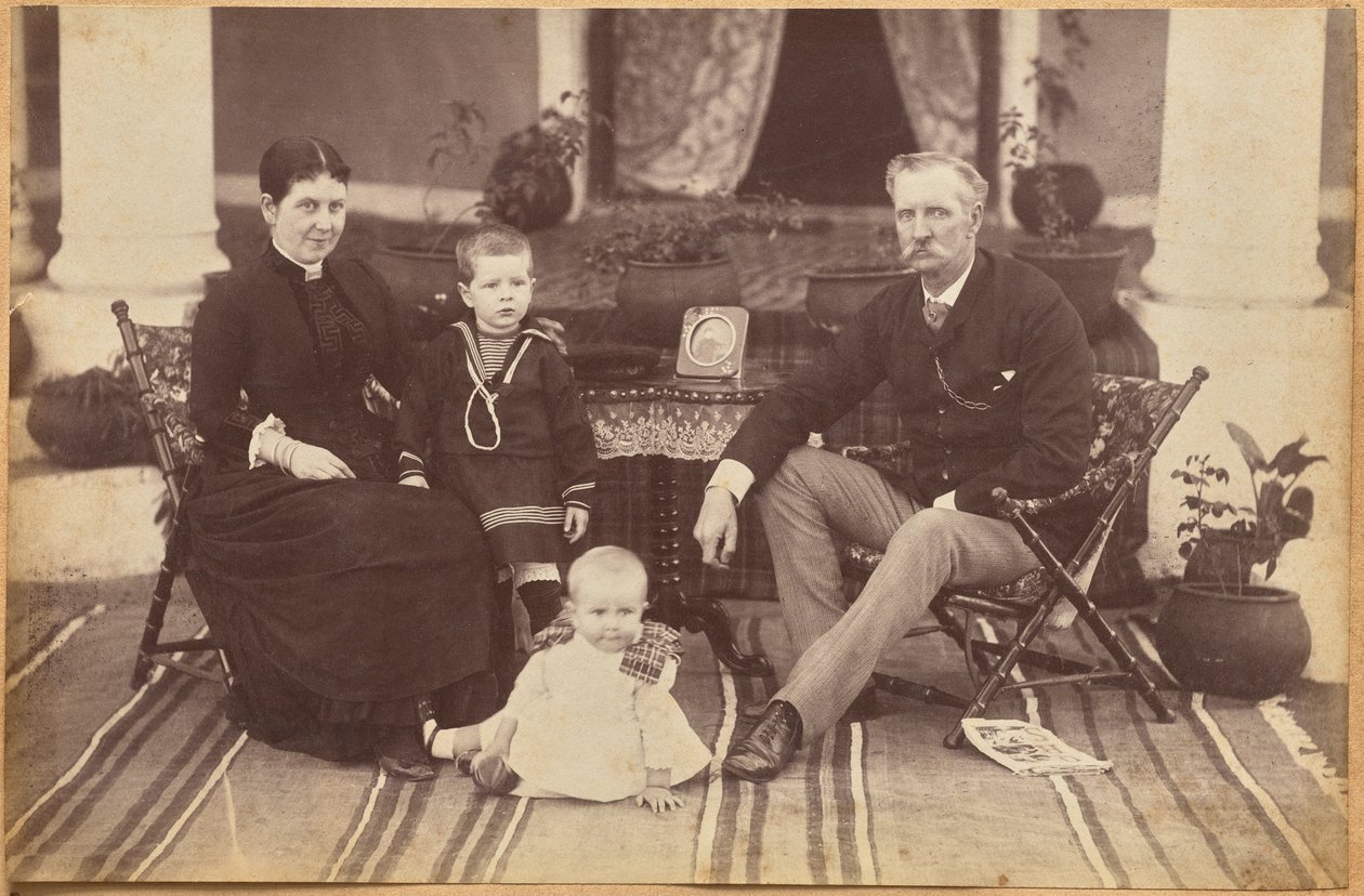 Oberst Carpendale og familie, Neemuch (forside, nederst) av Raja Deen Dayal