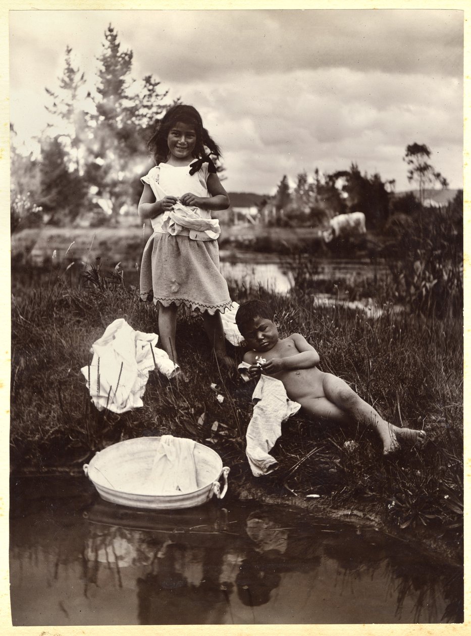An Idyll of Maoriland, ca. 1910 (sølv gelatintrykk) av Ralph Seldon