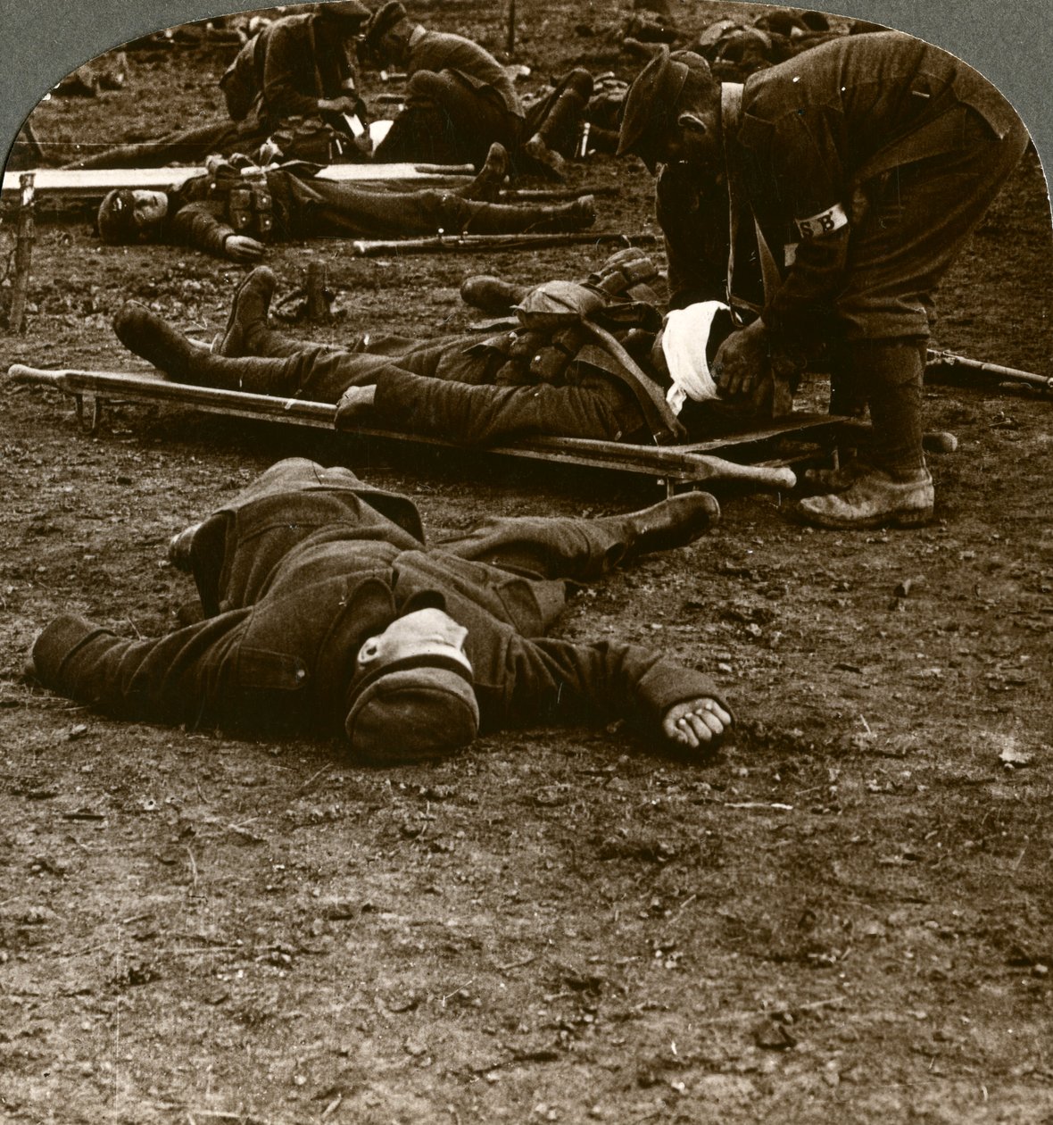 Etter stormen og stresset i kampen, omsorg for de sårede, første verdenskrig, 1914-1918. av Realistic Travels Publishers