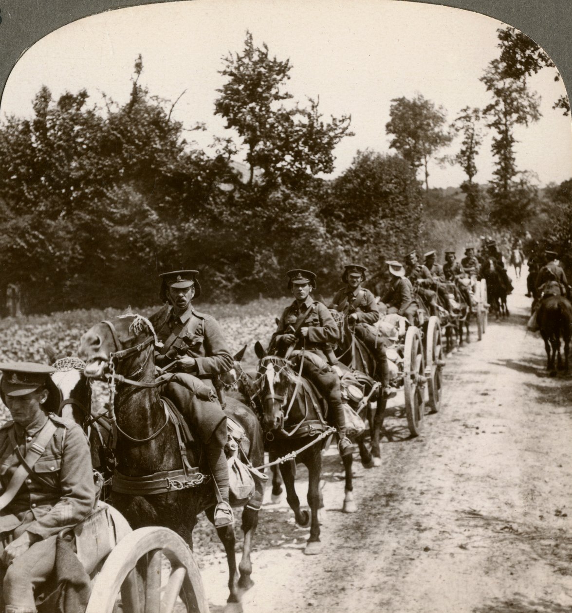 Å ta opp reserveammunisjon, første verdenskrig, 1914-1918. av Realistic Travels Publishers