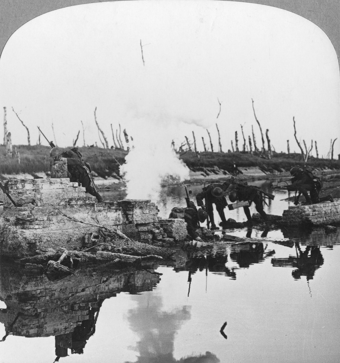 Britiske tropper på Yser-kanalen, Flandern, Belgia, første verdenskrig, c1914-c1918 av Realistic Travels Publishers