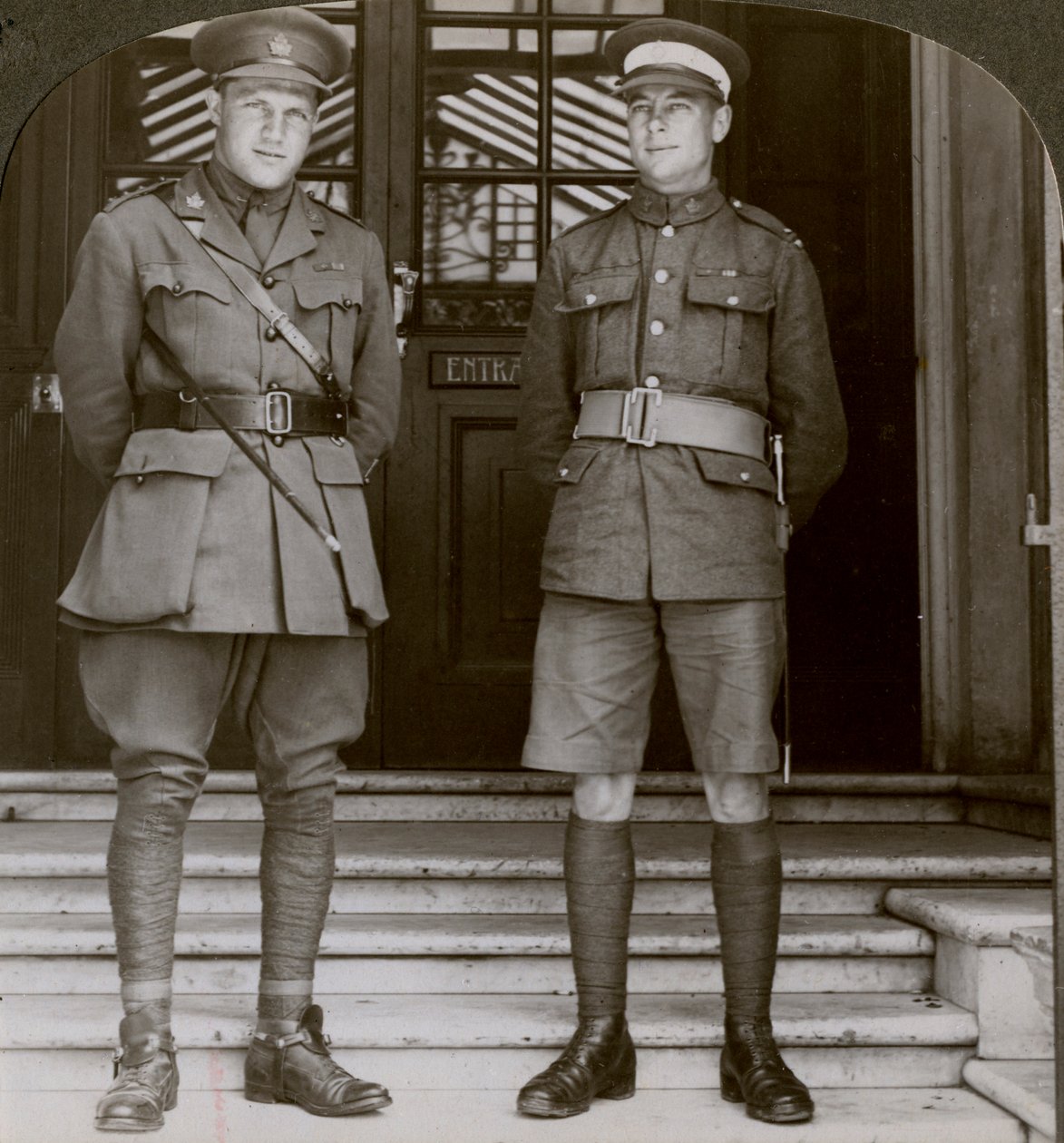 Kaptein MacDougall, DSO, og Cadet Mullin, to kanadiske VC-er, første verdenskrig, 1914-1918 av Realistic Travels Publishers