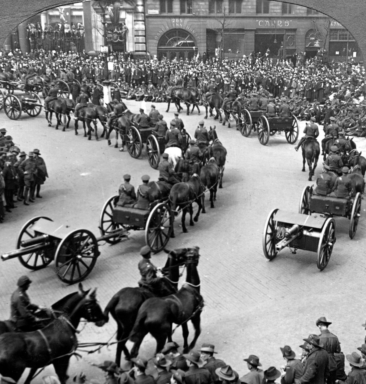 Markering av slutten av første verdenskrig, London, 1919. av Realistic Travels Publishers