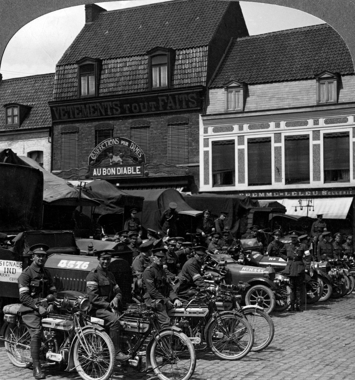 Lastebiler og motorsykler fra Indian Army Corps, Merville, Frankrike, første verdenskrig, 1914-1918. av Realistic Travels Publishers