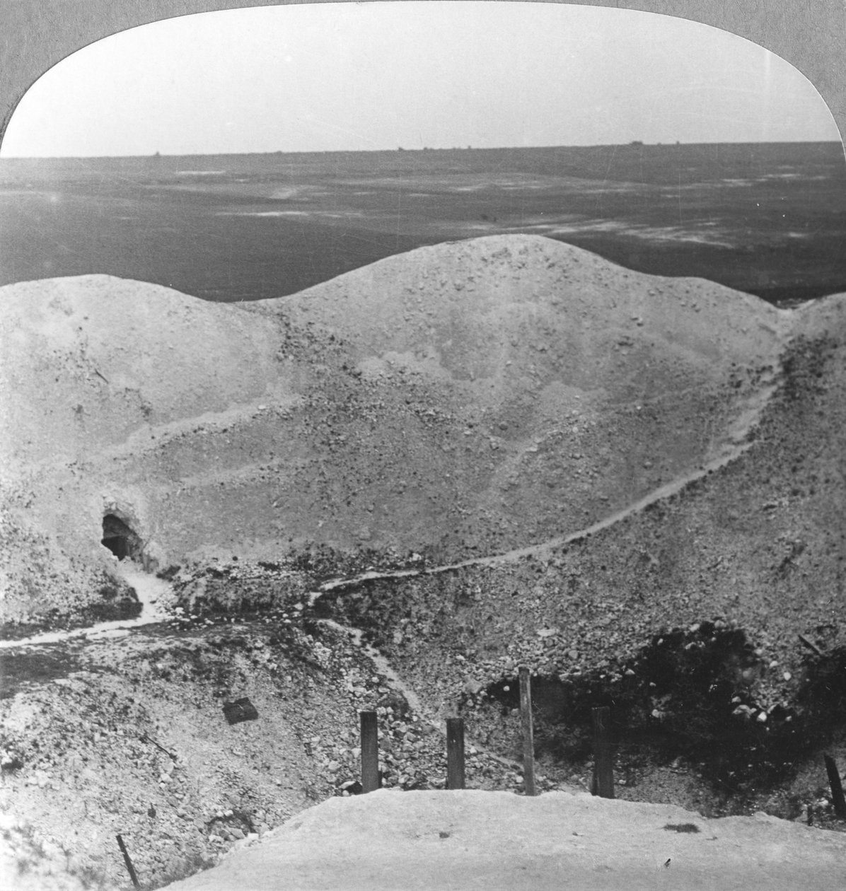 Gruvekrater ved La Boisselle, Somme, Frankrike, første verdenskrig, c1916-c1918 av Realistic Travels Publishers