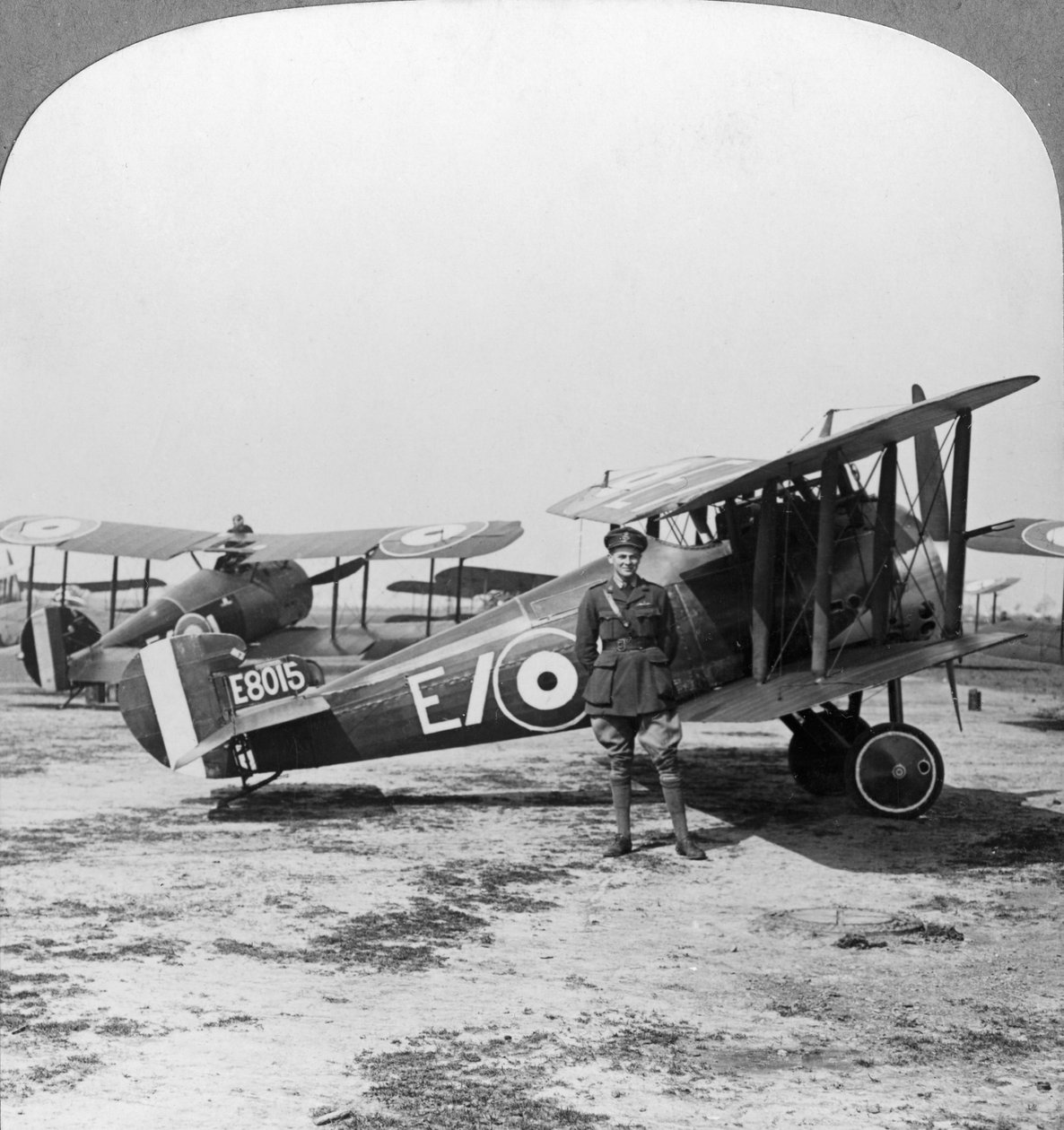 Sopwith Camel-fly klar for patrulje over de tyske linjene, første verdenskrig, c1917-c1918 av Realistic Travels Publishers