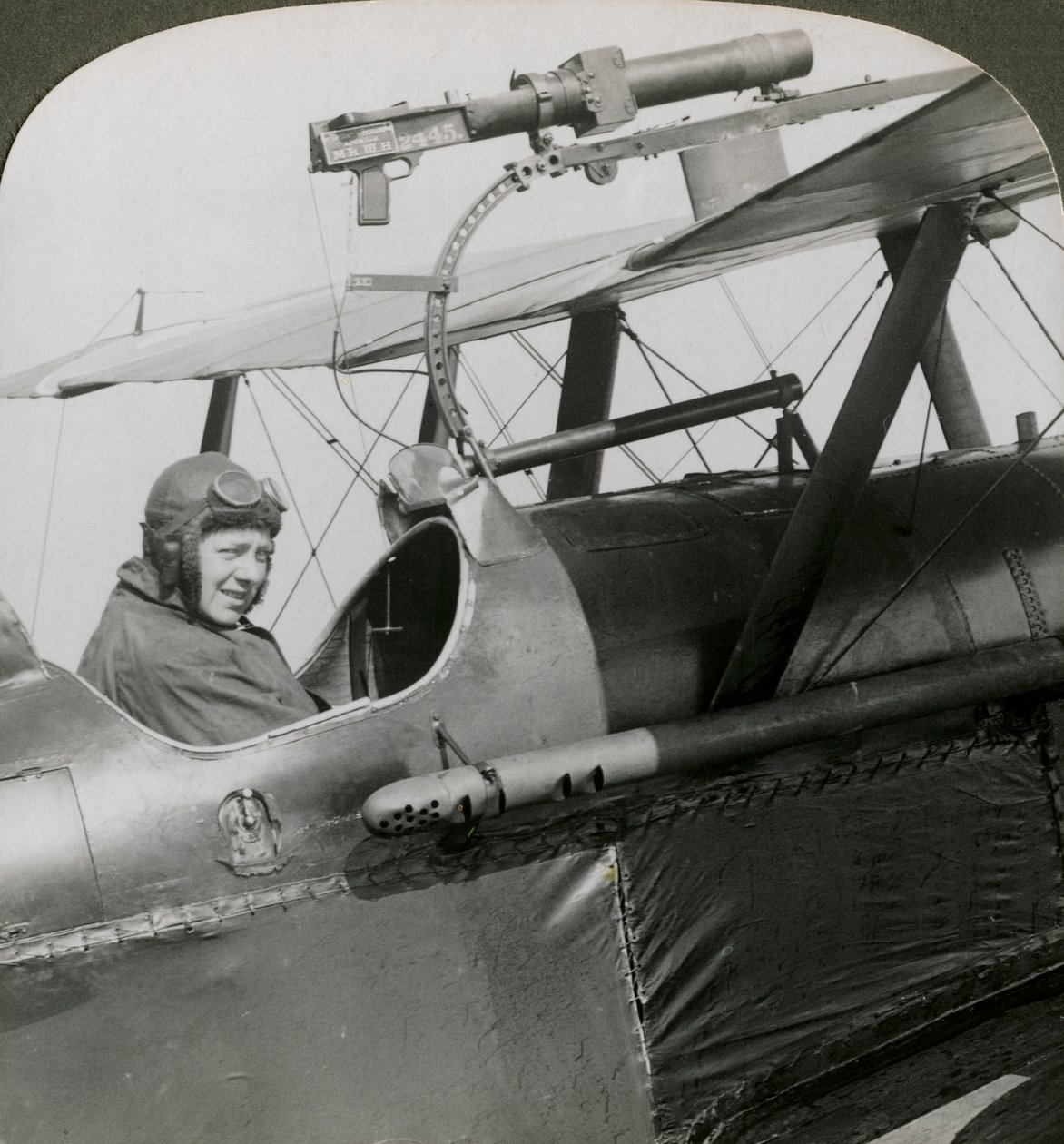 Sopwith Scout med fotografisk pistol montert på den øvre fløyen, første verdenskrig, 1914-1918. av Realistic Travels Publishers