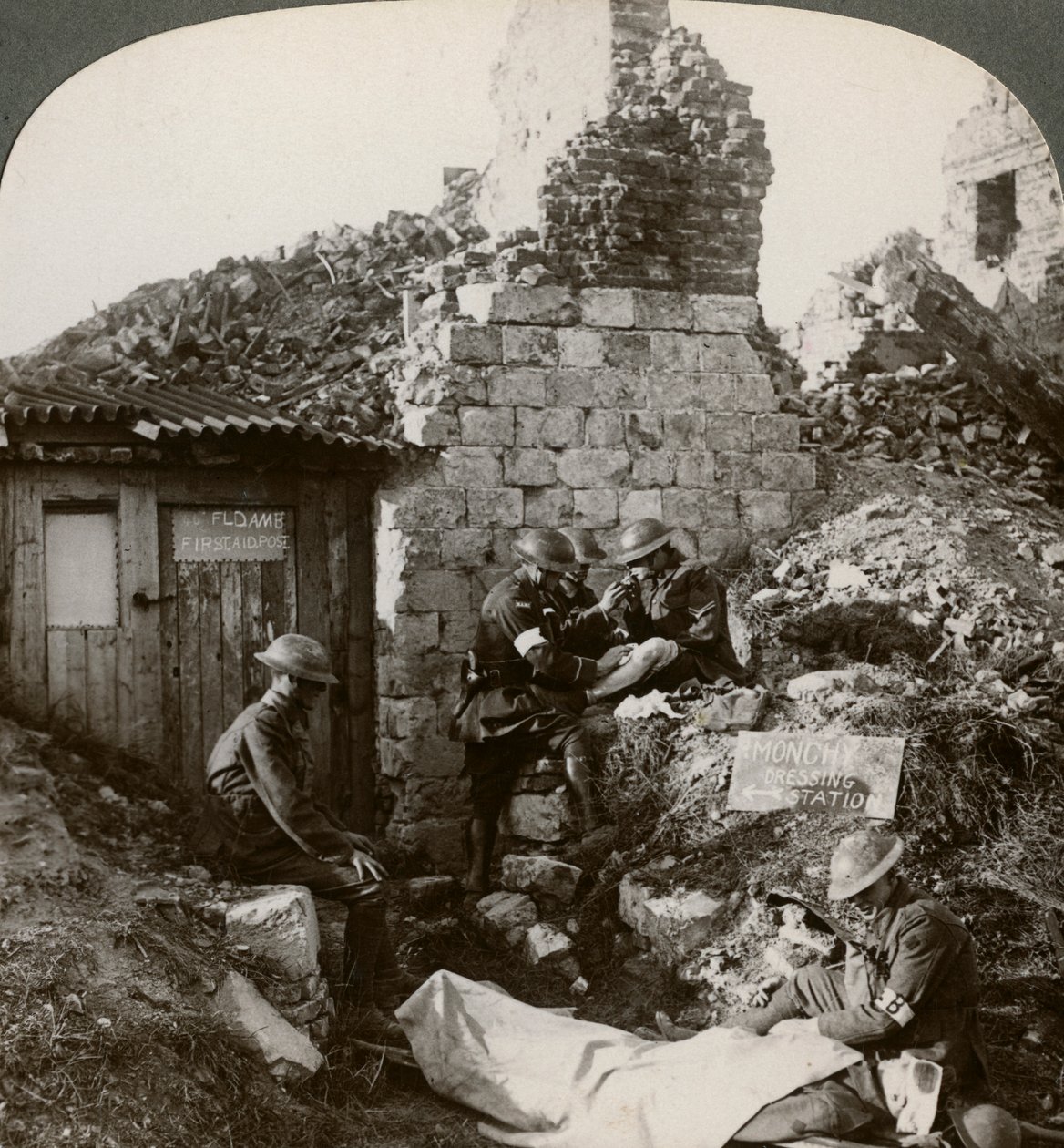 Royal Army Medical Corps ved Monchy dressing station, Frankrike, første verdenskrig, 1914-1918. av Realistic Travels Publishers