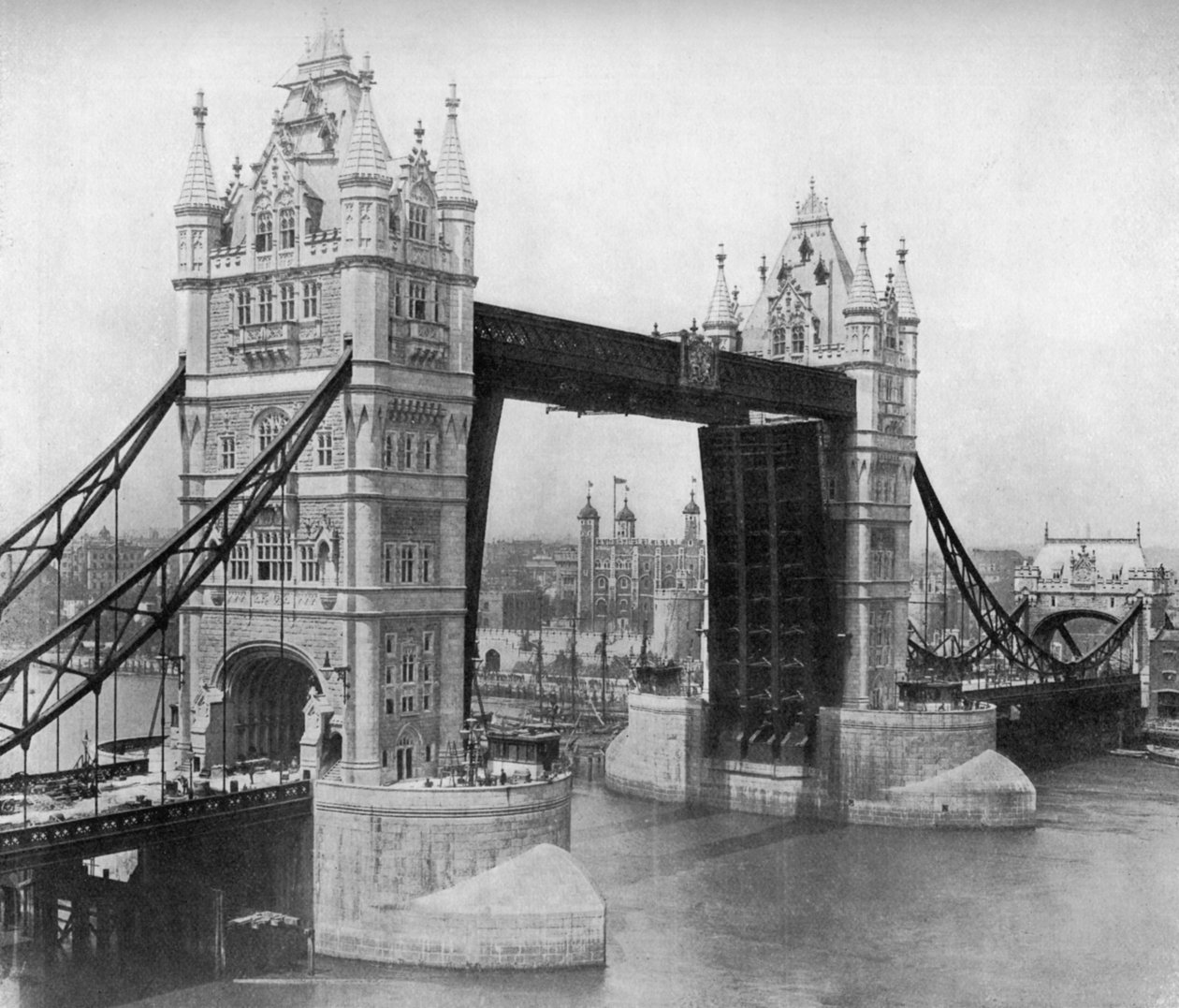 Tower Bridge, London, 1911-1912. av Reinhold Thiele