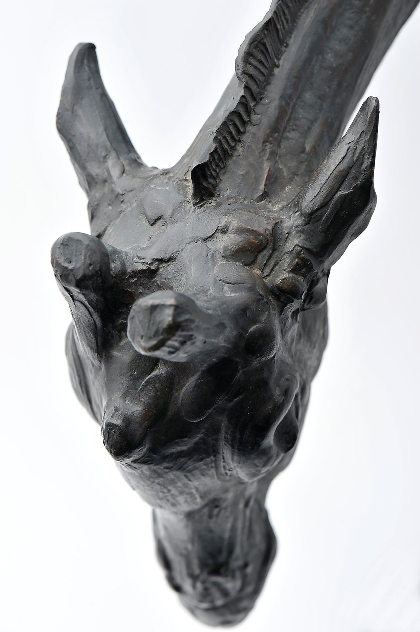 Stor giraff med senket hode, modellert 1909-10, støpt før 1913 (bronse) (se også 3084917-43) av Rembrandt Bugatti