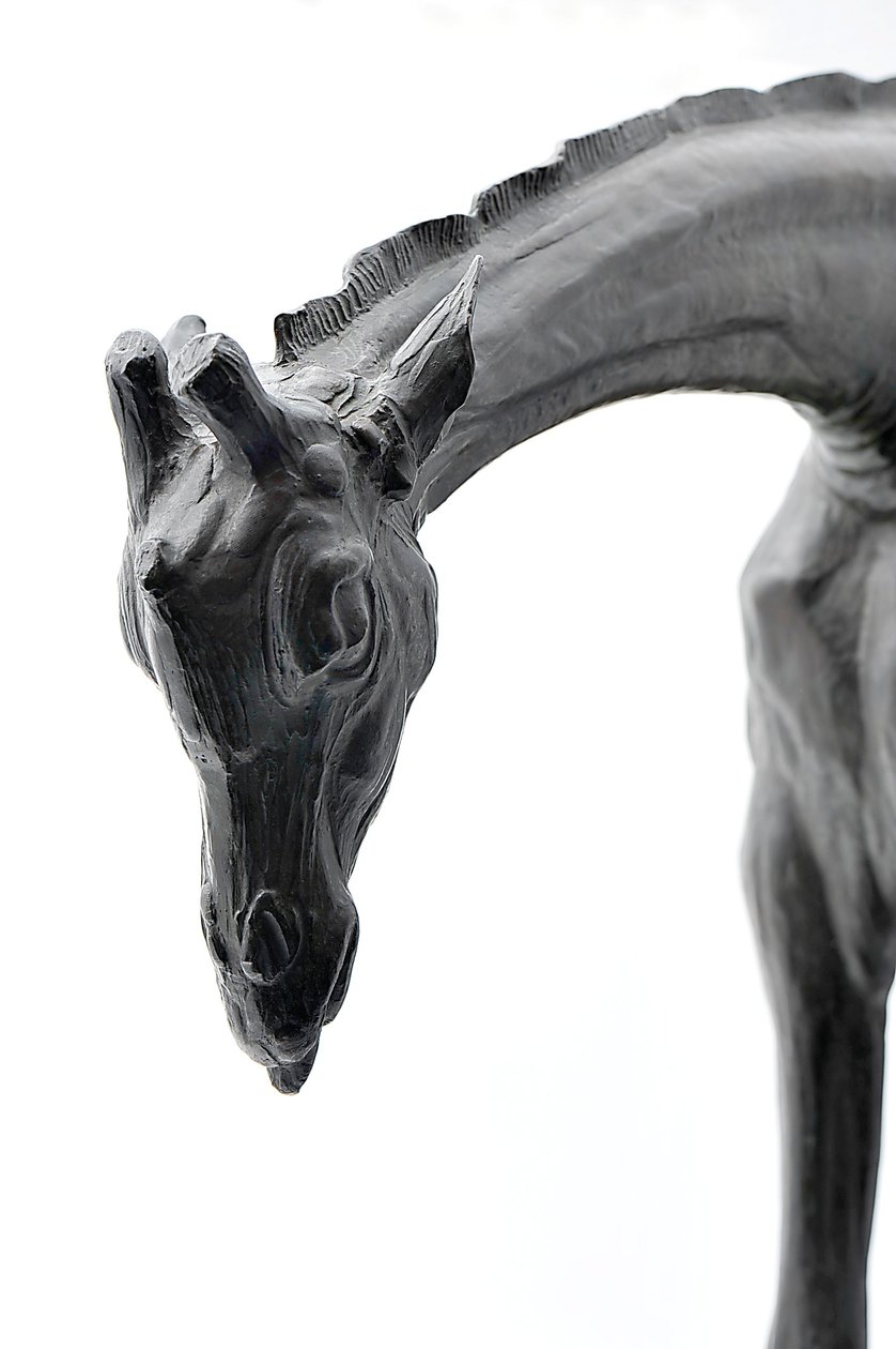 Stor giraff med senket hode, modellert 1909-10, støpt før 1913 (bronse) (se også 3084917-43) av Rembrandt Bugatti