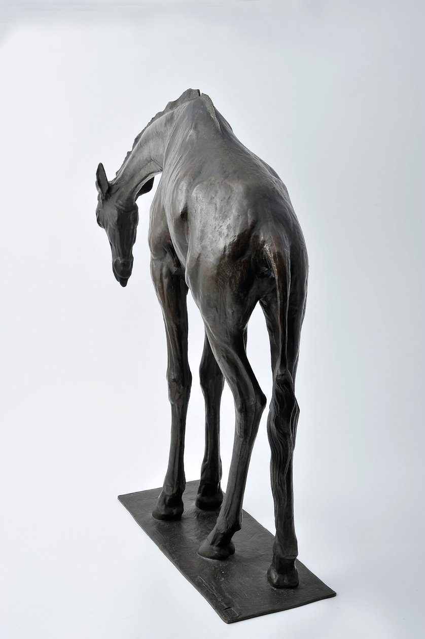 Stor giraff med senket hode, modellert 1909-10, støpt før 1913 (bronse) (se også 3084917-43) av Rembrandt Bugatti