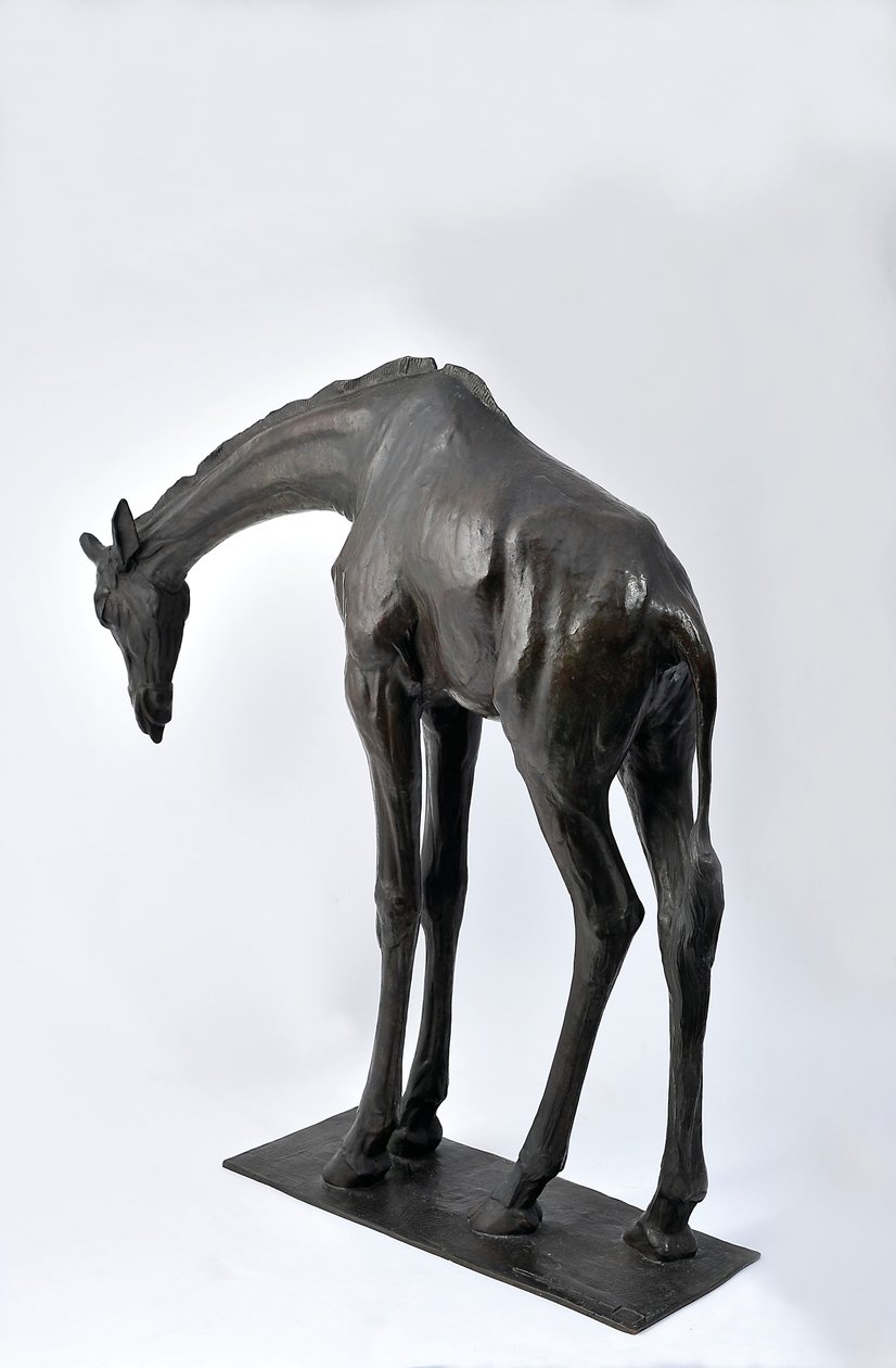 Stor giraff med senket hode, modellert 1909-10, støpt før 1913 av Rembrandt Bugatti