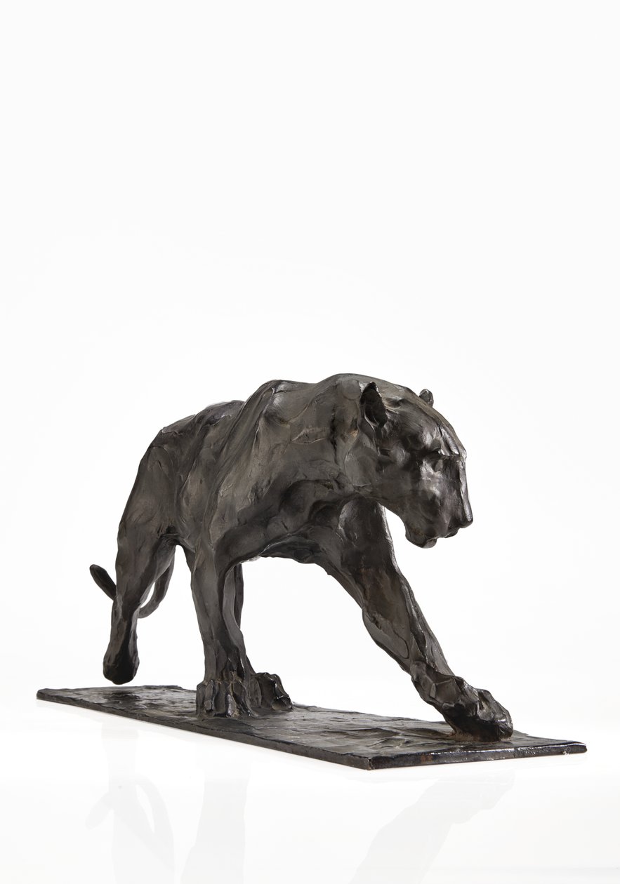 Panther walking, bakre ben hevet, ca. 1904 (patinert bronse) av Rembrandt Bugatti
