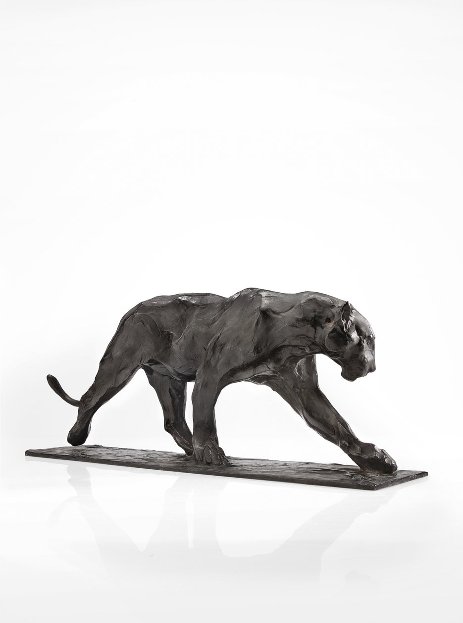 Panther walking, bakre ben hevet, ca. 1904 (patinert bronse) av Rembrandt Bugatti
