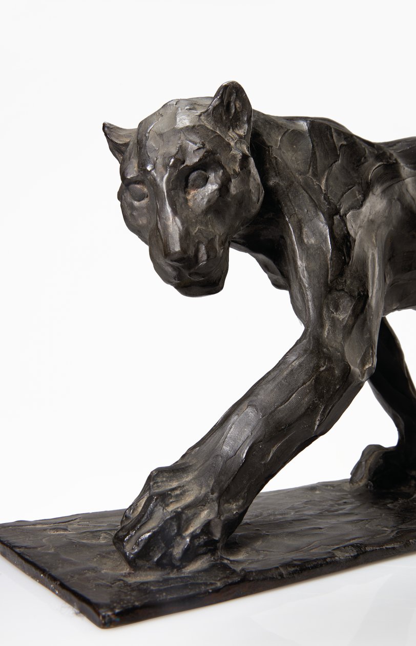 Panther walking, bakre ben hevet, ca. 1904 (patinert bronse) av Rembrandt Bugatti