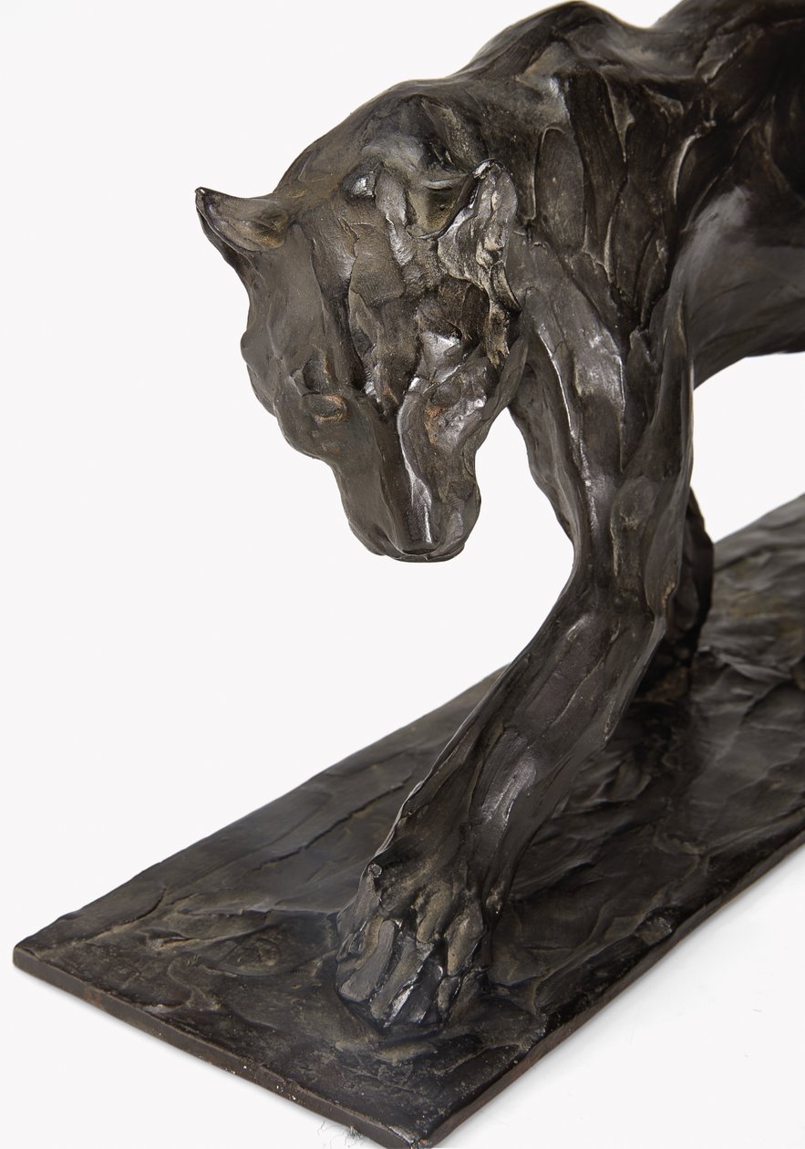 Panther walking, bakre ben hevet, ca. 1904 (patinert bronse) av Rembrandt Bugatti