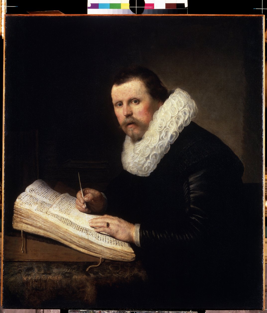 Portrett av en student. (Portrett av en lærd). Mann leser et manuskript mens han skriver notater med en penn på et ark. Maleri av Harmenszoon van Rijn kjent som Rembrandt (1606-1669) av Rembrandt Harmensz. van Rijn