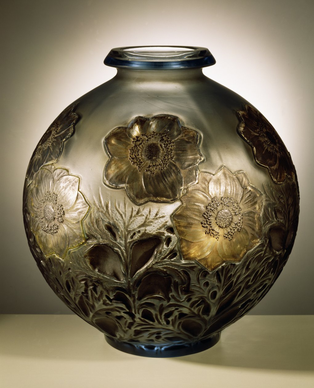 Anemones Vase, 1913 (lyseblått og frostet glass) av Rene Jules Lalique
